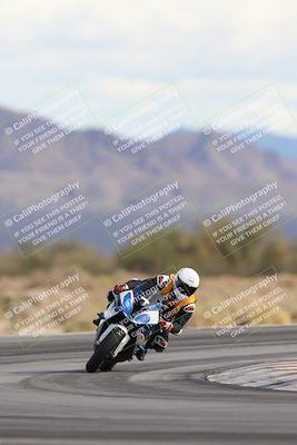 media/Nov-16-2025-Race Pace (Sun) [[8c5fa54630]]/Non Verified Riders (1st 20 Minutes)/5-Turn 15 (110pm)/